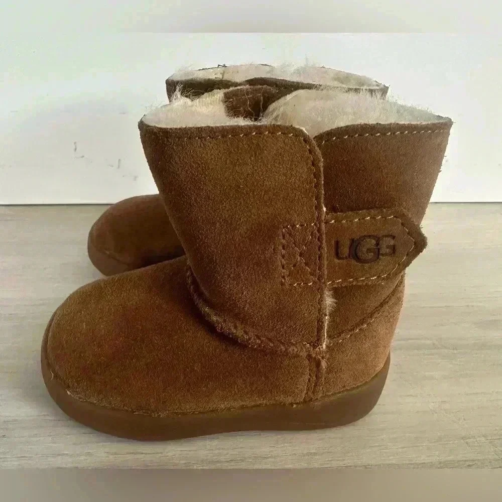 UGG Kids Booties Infant Baby Slip-On Chestnut Hook-and-Loop Cozy Warm sz 2 baby